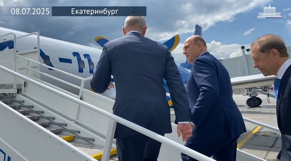 Михаилу Мишустину представили опытный образец Ил-114-300