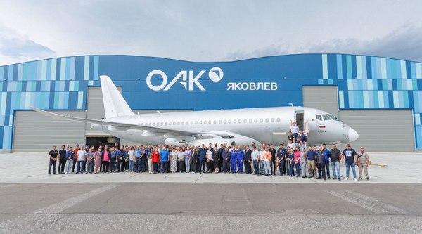 Первый «Суперджет-100», поднялся в небо