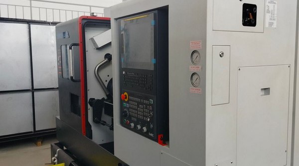 4-х осевой токарный обрабатывающий центр SMEC